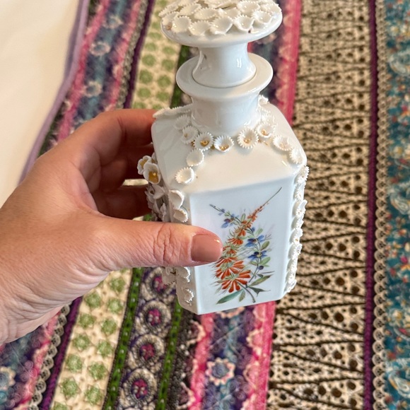 Other - Elegant Floral White Vase